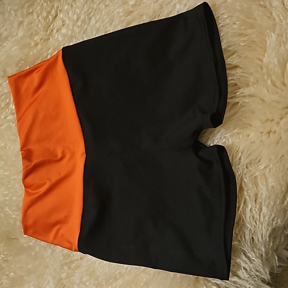 Dance Yoga Shorts Size 2 - Picture 2 of 5